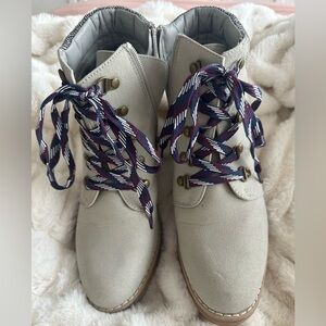 Gray Suede Wedge Heel Lace-Up Boots - Multicolor Laces (blue/purple/white)